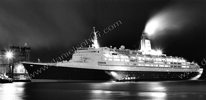 Création Noir&BlancDépart du paquebot à Cherbourg